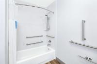 Double Room with Accessible Tub - Mobility Access