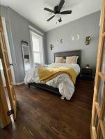 Stylish 1 Bedroom Apt - Brooklyn by train station - Bed and Breakfast Brooklyn