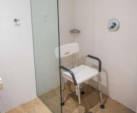 Habitación con ducha accesible en silla de ruedas - Cama grande - Adaptada para personas con movilidad reducida - No fumadores