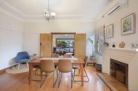 Hello Henna. A home with a large secure yard. - Ferienwohnung