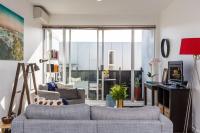 'Fitzroy Max' Easygoing Urban Pad off Brunswick St - Ferienwohnung
