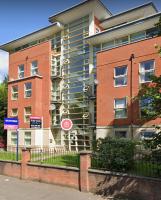 Brimmond Homes - nr to Univ, Hospitals, o2 Apollo, PLAB & 7 mins to City Centre - Stylish, Modern & Secure 2 Bed, 2 Bath Apt with Allocated Free Parking - Chambres d'hôtes Manchester