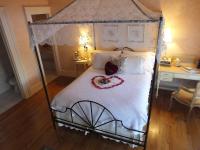 Queen Room with Spa Bath