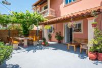 Lena's Apartments - B&B Astrakári