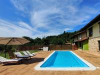 Chalet con piscina climatizada en la naturaleza - Ferienwohnung