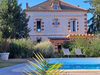 au milieu coule la Garonne - B&B