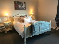 Deluxe Double Room with Side Sea View