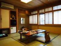 Kamer in Japanse Stijl met Gedeelde Badkamer en Eigen Toilet