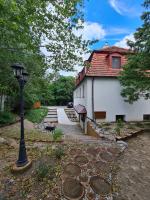 Apartament w zabytkowym parku nad jeziorem - B&B Jeziora Wielkie