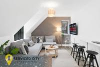 SCA-Arden House 10min to NEC Sleeps 6 Parks 2 Vans - B&B