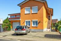 Großzügiges Apartment für 6 nahe Frankfurt, Balkon, Große Küche, Parkplatz - Chambres d'hôtes Karben
