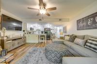 Sevierville Condo with Balcony and Pool Access! - Ferienwohnung