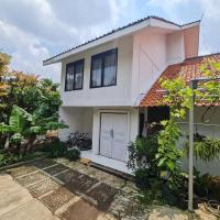 B&B Jakarta - Coral House - Near Univ Indonesia Setu Babakan - Bed and Breakfast Jakarta