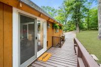 Quaint Loft Cabin w Hot Tub, FirePit, Deck & Grill - B&B Hedgesville