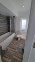 En Suite room with kitchen facilities - B&B Nottingham