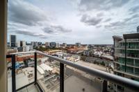 Onyx on North Terrace - Central Penthouse with Pool - Bed and Breakfast Adelaide