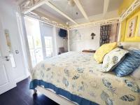 Sea Shell King Room with Balcony