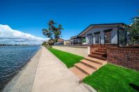 La Brisa Waterfront Family Home Beach WiFi - B&B Grange