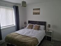 B&B Ellesmere Port Town - 5 bedroom house - Cheshire Oaks - Bed and Breakfast Ellesmere Port Town