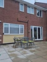 5 bedroom house - Cheshire Oaks - Ferienwohnung Ellesmere Port