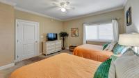 Harbor Landing 203B - Spacious Condo with views of the Harbor and Gulf - B&B Destin