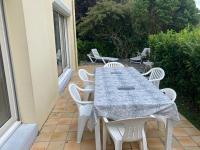 Maison familiale dans une rue paisible - B&B