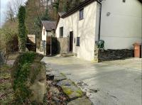 Coed Y Ddraig - themed 3 bedroom cottage, with bar & pool table - B&B
