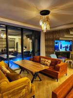Muhafazakar Havuzlu Bahçeli Güneşlenme Alanı Bulunan Ultra Lüks Villa - Ferienwohnung Adapazarı