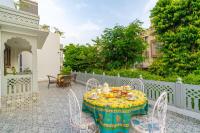B&B Jaipur - StayVista's Camellia - City-Center Villa with Cozy Interiors and Terrace - Bed and Breakfast Jaipur