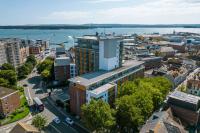 Azure Views - Central Town Location, Minutes from Poole Quay - B&B