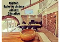 Maison de village, jacuzzi, salle cinéma - Bed and Breakfast Valencin