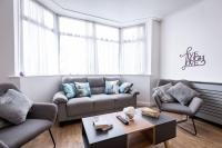 B&B Manchester - Windsor House 3 Bedrooms Sleeps 8 - Bed and Breakfast Manchester