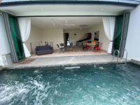 Puchong New Private Pool & Jacuzzi up to 30 Pax - B&B Puchong