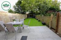 Aisiki Apartments at Stanhope Road, North Finchley, Airconditioned Multiple 2 or 3-Bedroom, Pet Friendly Duplex Flats, King or Twin Beds with Free WiFi - Chambres d'hôtes Finchley