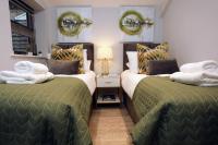 Aisiki Apartments at Stanhope Road, North Finchley, Airconditioned Multiple 2 or 3-Bedroom, Pet Friendly Duplex Flats, King or Twin Beds with Free WiFi - B&B Finchley