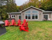 Four Season Waterfront Muskoka Retreat - Chambres d’hôtes Bracebridge