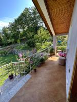 Sibora Guest House Liqeni Ulez - Chambres d'hôtes Kokërdhok
