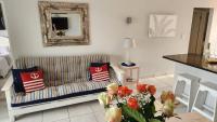 B&B Mossel Bay - Stylish Hartenbos Apartment - Bed and Breakfast Mossel Bay