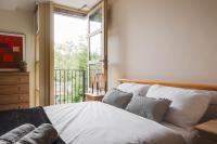 Brimmond Homes - nr to Univ, Hospitals, o2 Apollo, PLAB & 7 mins to City Centre - Stylish, Modern & Secure 2 Bed, 2 Bath Apt with Allocated Free Parking - Chambres d'hôtes Manchester