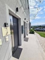 APARTAMENTY "LA VILLA" SUPERIOR II z dwoma sypialniami, salonem, balkonem, prywatnym parkingiem, blisko centrum, 60m2 - Chambres d'hôtes Kudowa-Zdrój