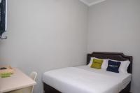 B&B Jogjakarta - Urbanview Stay at H jakal by RedDoorz - Bed and Breakfast Jogjakarta