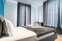 Apartment with Mountain View