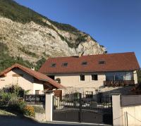 B&B Le Glaizil - Le Rocher des Ducs, vue sur montagne avec abris motos - Bed and Breakfast Le Glaizil