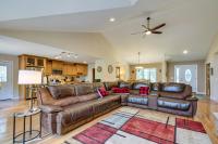 White Swan Lake Home Near Hiking and Snowmobiling! - Chambres d’hôtes Bigfork