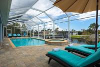 Pool and spa, Tiki, Canal view, sleeps10! - Villa at Sunshine Funtime - B&B