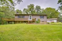 B&B Putnam - Illinois Cabin with Wraparound Deck and Fireplaces - Bed and Breakfast Putnam