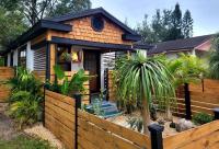 Cozy AF Jungle-House Hideaway - B&B
