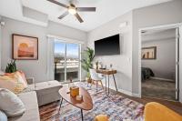 City View BOHO Apt Stocked w everything you need - B&B