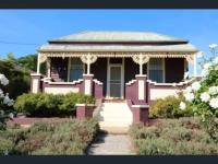 B&B Maryborough - R&R Blue Diamond Luxury Cottage Maryborough, Vic - Bed and Breakfast Maryborough