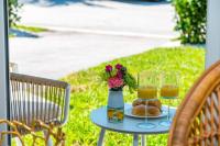 The Beach Villa in Juno! 1-Steps to the Beach - B&B Juno Beach